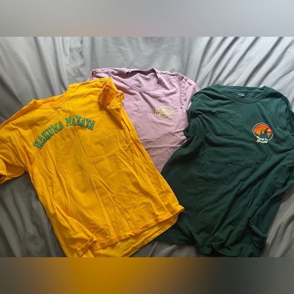 Graphic tees - Picture 1 of 2